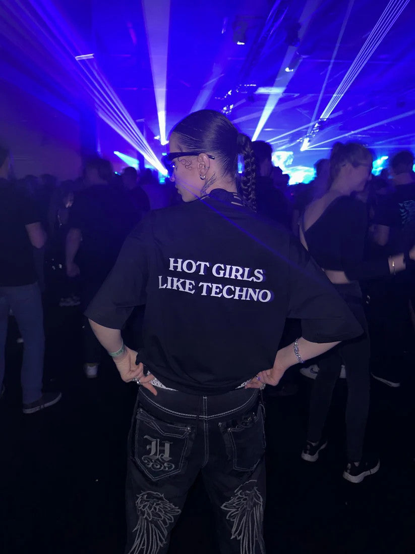 oversized-tshirt-hot-girls-like-techno-black-white-options.jpg
