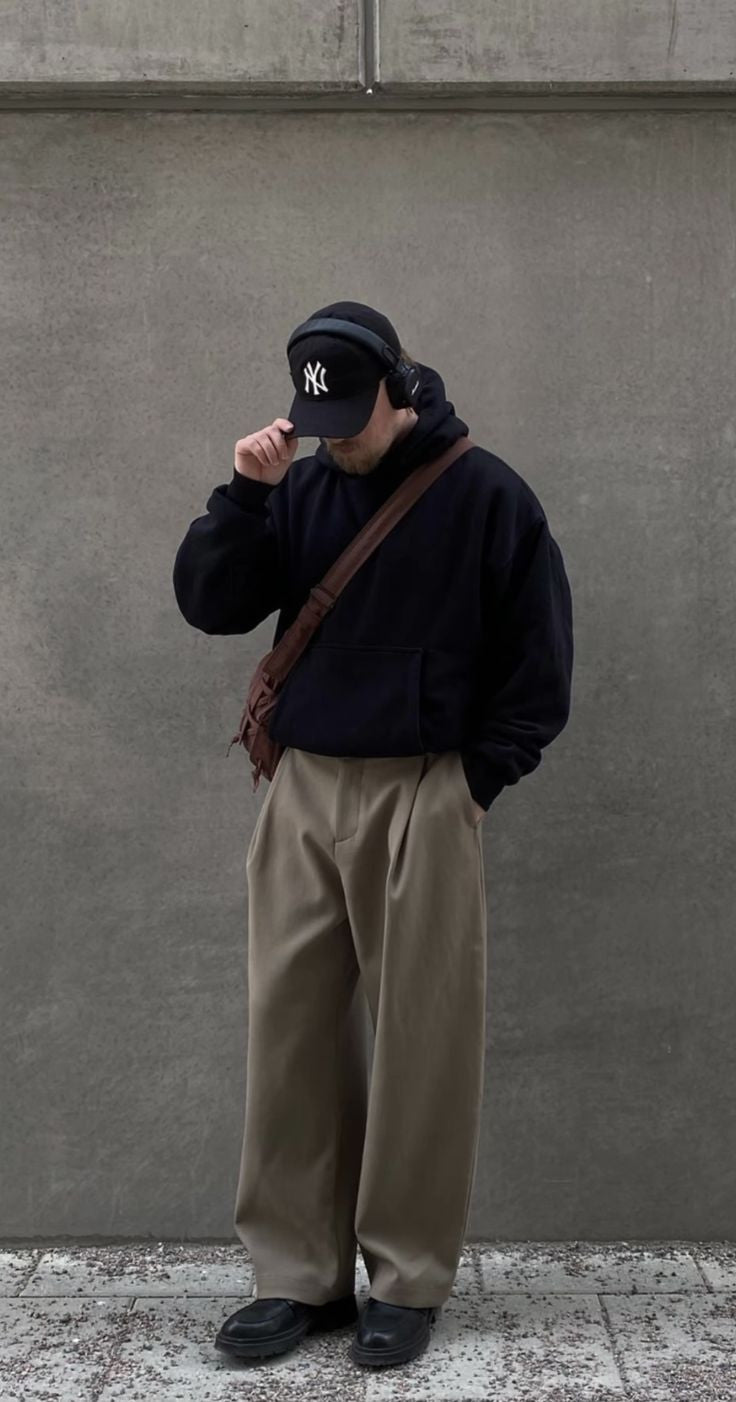 men_hoodie_black.jpg